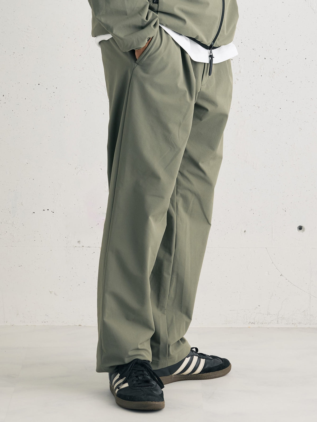 ナイロンストレッチ ワイドテーパードパンツ 4